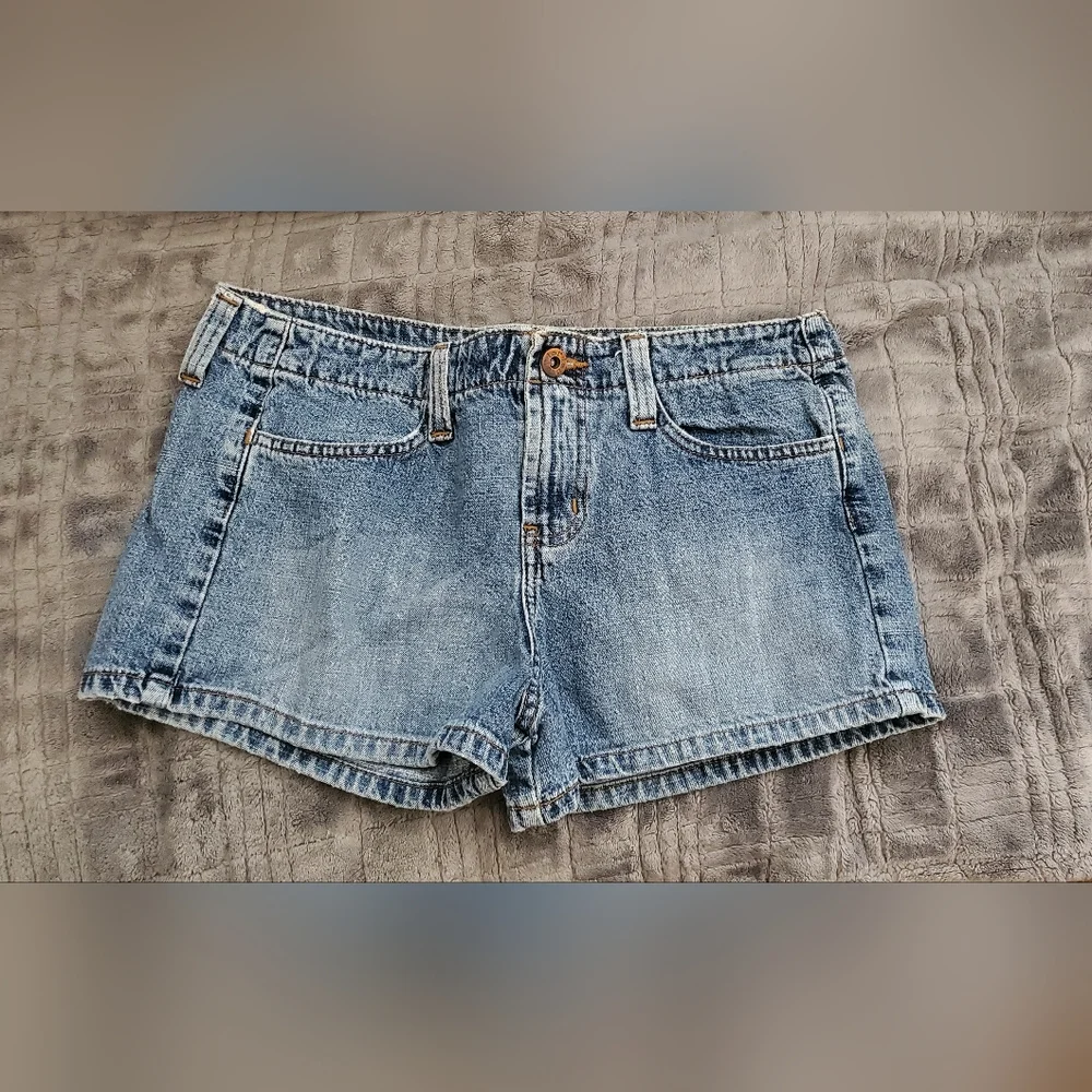 L.e.i DENIMN Jean Shorts Y2K in Jr Size 9 - Picture 2 of 14